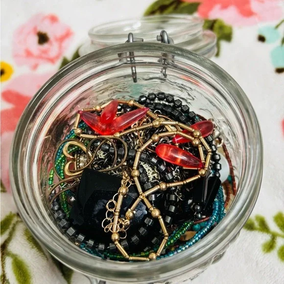 Jewelry bundle-necklace, earrings all wearable. - Picture 3 of 5